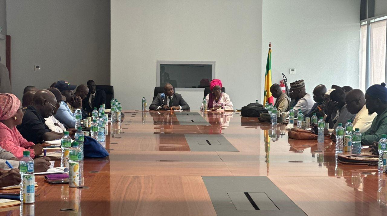 Signature des arrêtés d’admission au CAP, situation des décisionnaires, etc.  Moustapha M. Guirassy rassure les enseignants.
